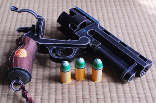 Papercraft Hellboy Revolver