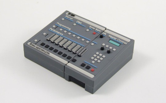 usb-drive_4 Mini Sampler and Drum Machine USB Flash Drives