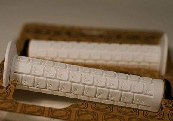 qwerty-bike-crips_1 Aaron Ross Signature QWERTY Bike Grips