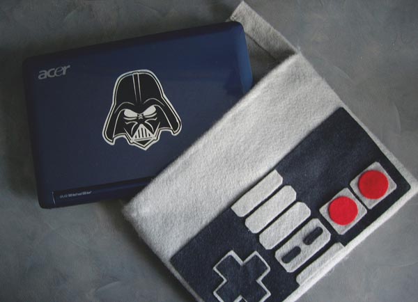 nes-controller-netbook-sleeve_3 NES Controller Netbook Sleeve