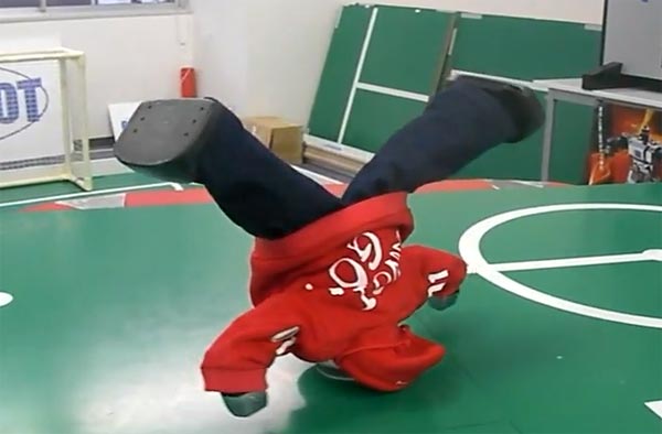 Manoi GO - The Breakdancing Robot