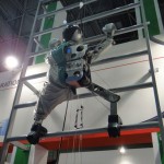 Ladder Climbing Robot Takes Robot Engineering To New Heights (video)