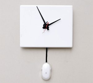 Recycled Apple iBook G4 Clock