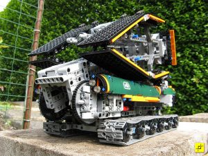 Awesome Lego Bridge Building Robot