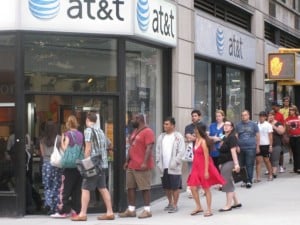 iPhone 4 Goes On Sale At AT&T Stores