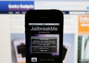 IPhone 4 Jailbreak, JailbreakMe Exploits Serious iPhone 4 Security Flaw