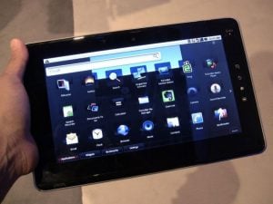 Toshiba Folio 100 Android Tablet In Action (Video)
