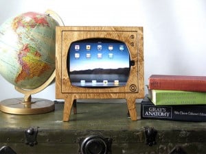 Wooden Retro TV iPad Dock