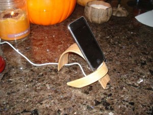 Curved Wood iPhone Stand