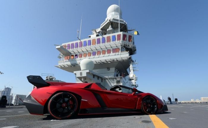 lamborghini veneno roadster