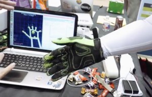 New Feedback Glove Adds Touch Sensations To Virtual Reality