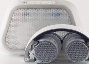 Boomphones With Active Speaker Case