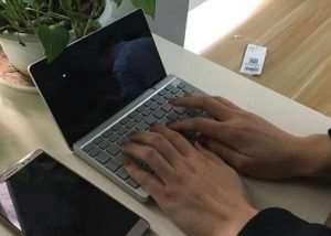 A tiny pocket sized 7 inch screen laptop has been unveiled this week in the form of the GPD Pocket, which will soon be launched by an Indiegogo crowdfunding campaign