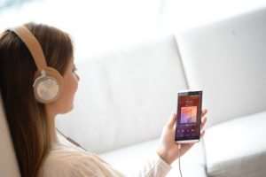 LG Q8