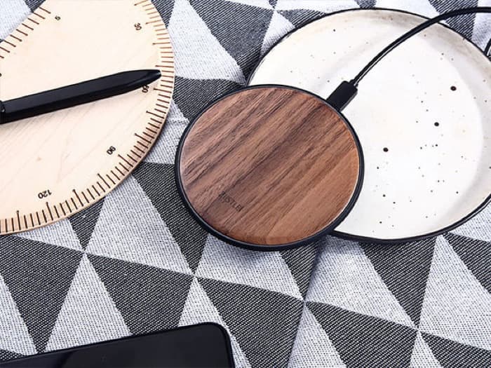 Takiso Walnut Qi Charger
