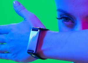 AURA Band Monitors Your Body Hydration And Composition