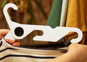 HandyHNGR Folding Clothes Hanger Hits Kickstarter