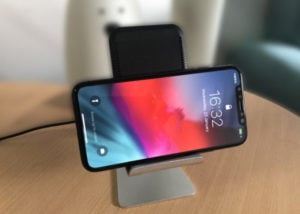 XZE wireless, Qi fast charging, smartphone stand