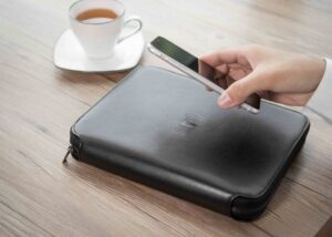 Wireless charging organiser