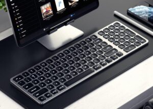 Satechi compact backlit bluetooth keyboard