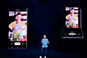 Samsung folding smartphones