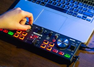 Numark DJ2GO2 Touch DJ controller