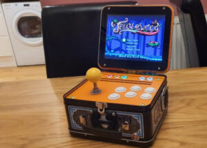 Raspberry Pi lunchbox arcade game