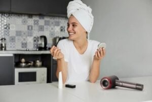 cordless and bladeless hairdryer