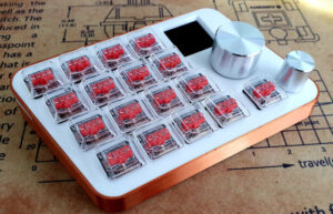 MacroPact Raspberry Pico macro keypad with IPS screen