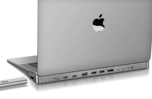 Apple Macbook USB-C Hub and SSD