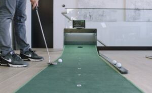 PUTTR smart indoor golf putting green