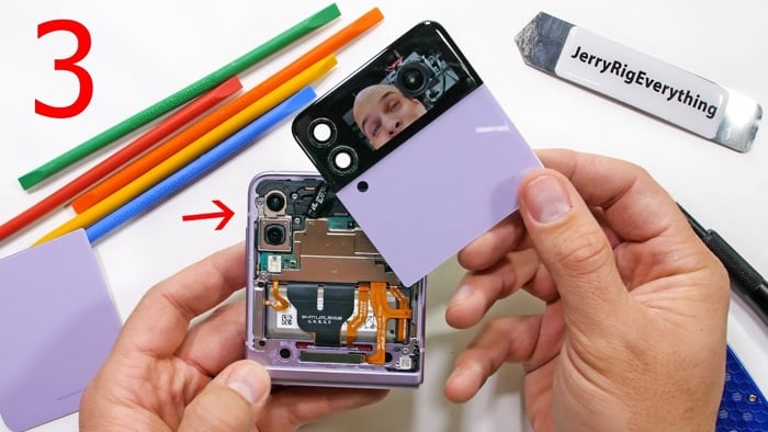 Samsung Galaxy Z Flip 3 gets taken apart (Video) - Geeky Gadgets