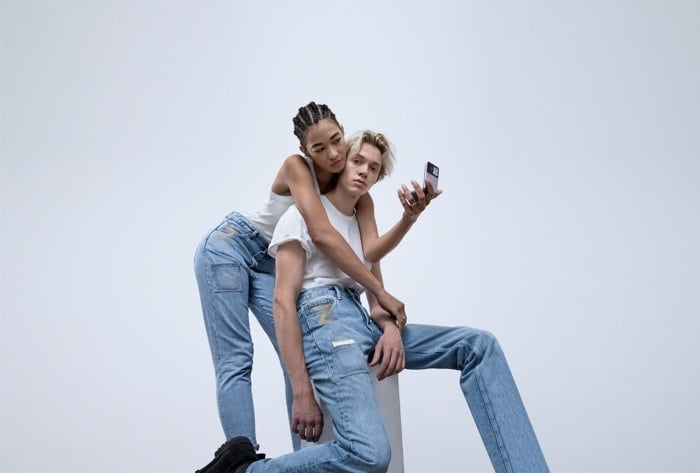 Z Flip Pocket Denim Jeans