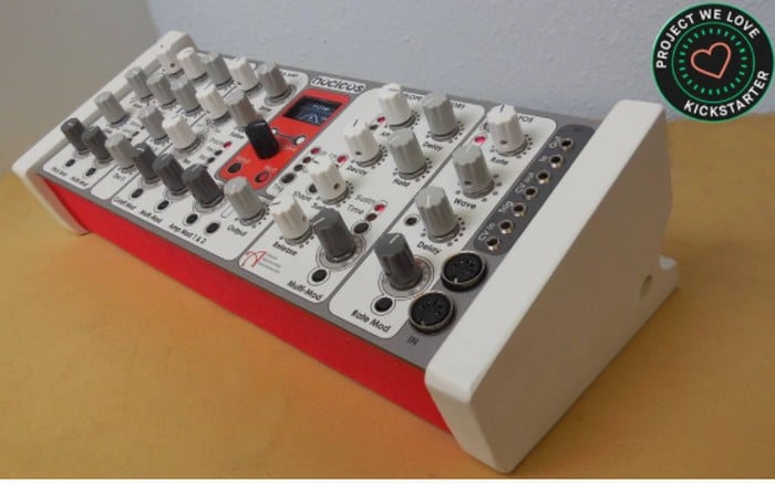 analogue hybrid monophonic synthesizer