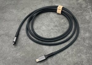 Thunderbolt 4 cable