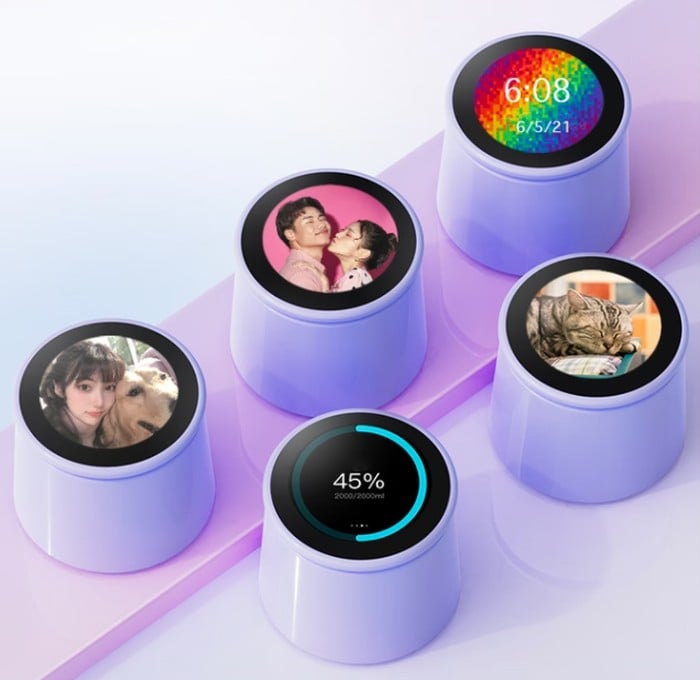 Akamai Smart water bottle display