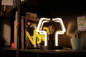 Revolve table lamp