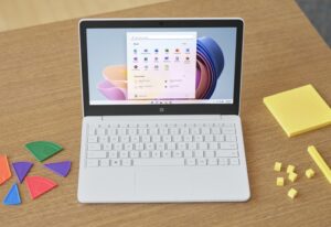Windows 11 Surface Laptop SE students education