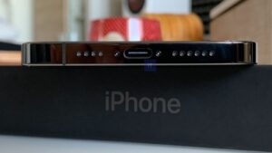 iPhone 12 USB-C