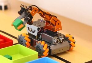 Raspberry Pi robot with arm