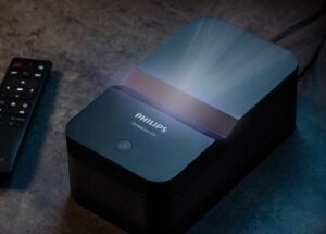 ultra-short-throw projector