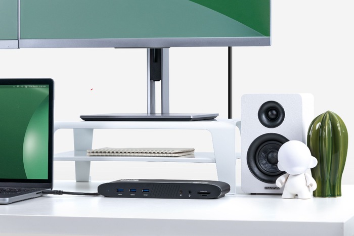 Plugable dual 4K display USB-C docking 