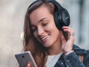 :ast Minute deal: Serenity Bluetooth-Enabled Noise Cancellation Headphones
