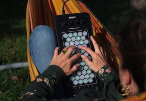 Exquis musical composing keyboard