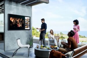 difference between OLED and QLED TVs