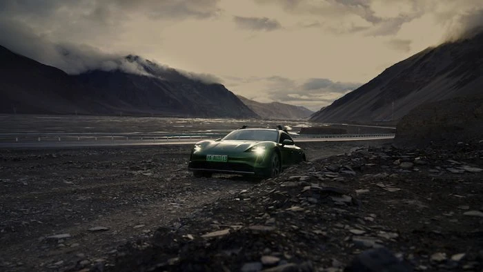 Porsche Taycan Cross Turismo