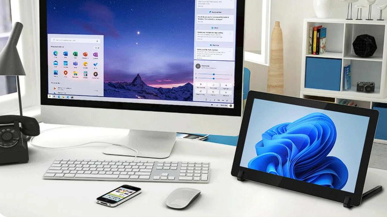 CrowVision 1366 x 768 touchscreen display