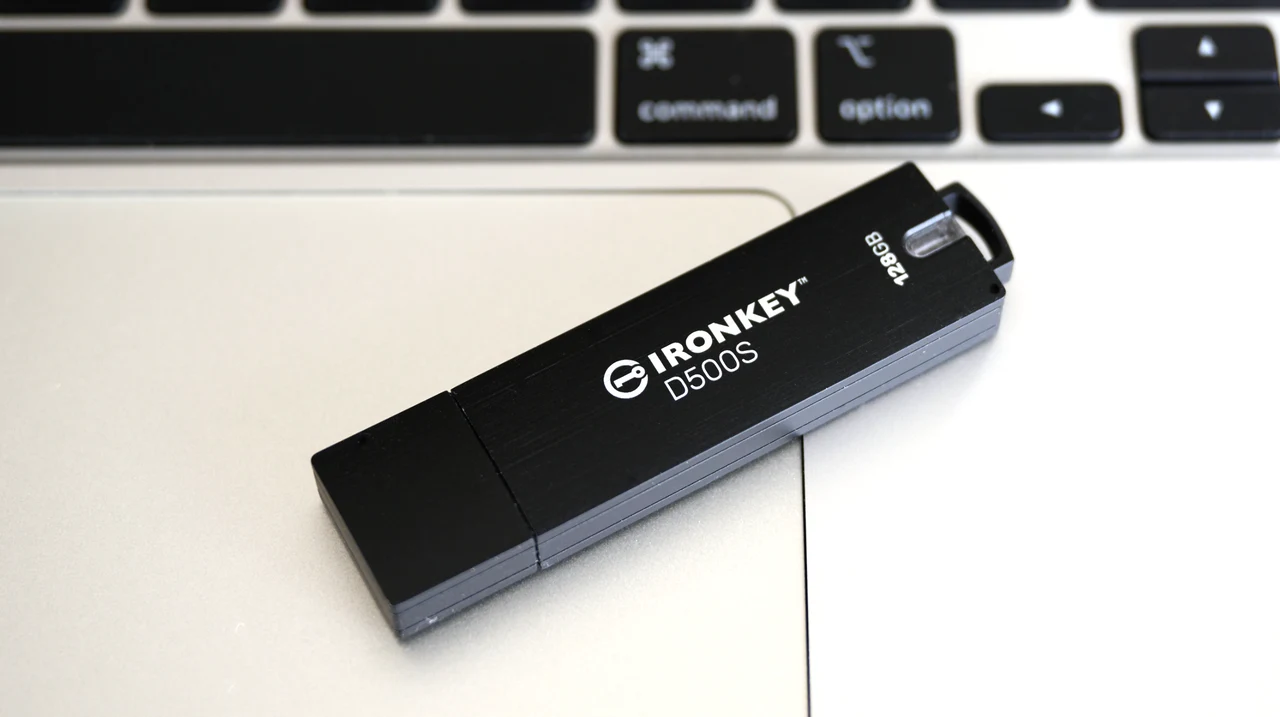 Kingston IronKey D500 hardware encrypted USB flash drive review Geeky
