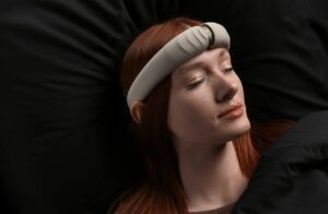 Enter lucid dreaming states using AI
