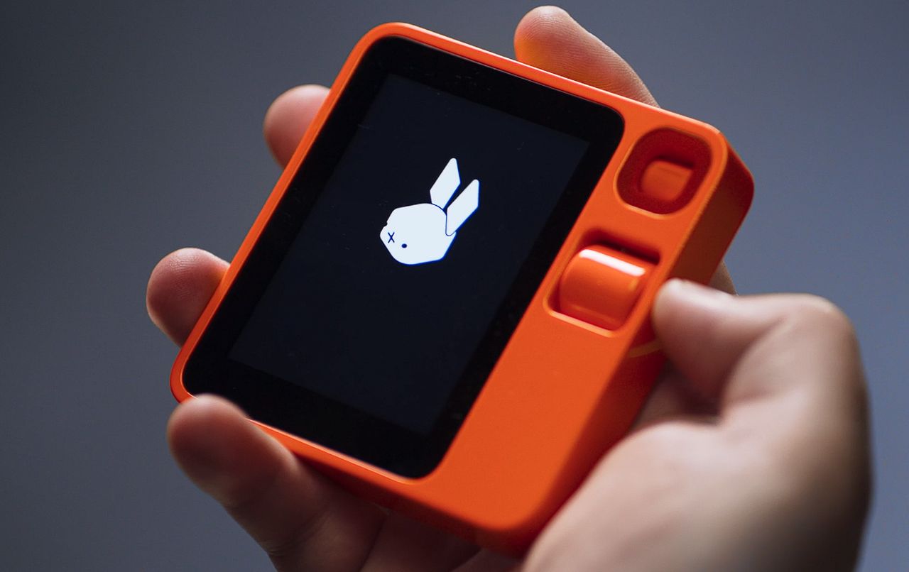 Rabbit R1 pocket AI assistant